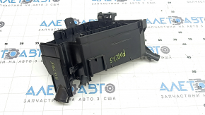 The fuse box housing of the underhood middle section of the Subaru Forester 25-26 is cracked.