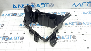 The fuse box housing of the underhood middle section of the Subaru Forester 25-26 is cracked.
