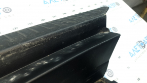 Ford Explorer 20-25 trunk opening trim scratches