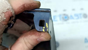 Volvo XC60 18-26 front right lower fender trim, blue, cracks in the mount