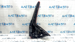 Volvo XC60 18-26 wing outer left light is worn