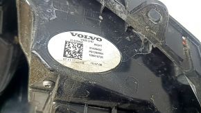 Volvo XC60 18-26 right outer fender light is worn