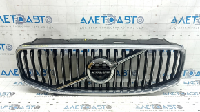 Radiator grill with Volvo XC60 18-21 badge under the camera, sand, broken fasteners