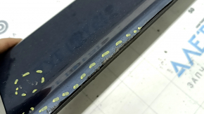 Volvo XC60 18-26 lower front right door trim with chrome molding, scratches