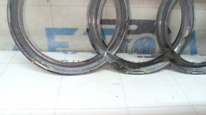 Audi A5 F5 18-19 chrome grille emblem, broken fasteners