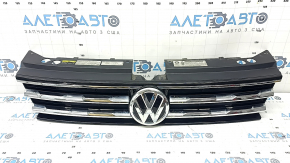 VW Tiguan 18-19 radiator grill with emblem without radar, scratched