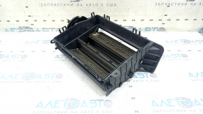 The bare heater housing, the upper part, is from a Ford Escape MK4 2020-2026.