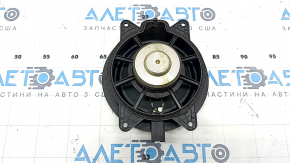 The rear left speaker of the Volvo XC90 16-19 is broken.