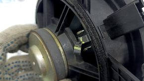 The rear left speaker of the Volvo XC90 16-19 is broken.