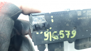 The foot-operated trunk lid opening sensor assembly for the Audi Q7 16-26 has a broken mount.