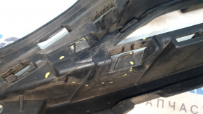 The left front bumper air duct on an Audi Q7 16-19 is cracked and the mount is broken.