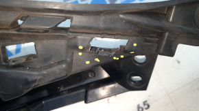 The right front bumper air duct on an Audi Q7 16-19 has a broken mount.