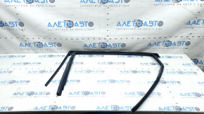 Rear right window seal for Audi Q7 16-26 with chrome molding, bent molding