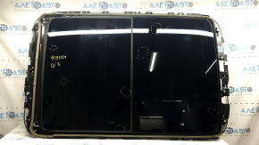 Audi Q7 16-26 black roof panel, scratches on glass, needs cleaning, scratches on the panel