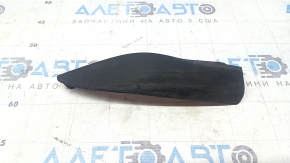 The front left mudguard liner of the Audi A5 F5 18-25 is worn out.