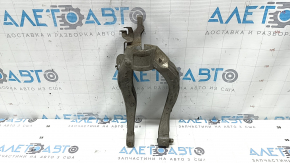 The front right shock absorber fork of a Volvo XC90 16-18 AWD has a broken bolt.
