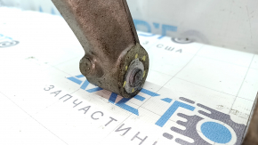 The front right shock absorber fork of a Volvo XC90 16-18 AWD has a broken bolt.