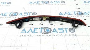 Volvo XC90 16-23 rear left reflector scratch