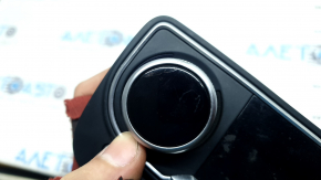 Audi Q7 16-23 rear climate control knob with heated seats, dent on knob