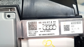 Projection on the windshield of an Audi Q7 16-19 scratches