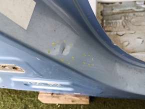 The right center pillar of the Toyota Camry v50 12-14 USA is sawn off, pokes