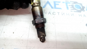 The left lambda probe on the first Audi Q7 16-19 3.0T has its edges torn off.