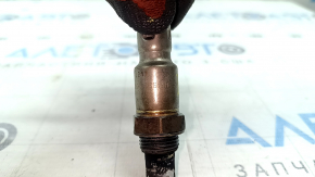 The right second lambda probe of the Audi Q7 16-19 3.0T has its edges torn off.
