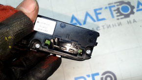 Audi A4 B9 17-25 rear climate control with heated seats, scratches on the glass