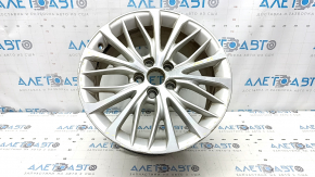 R18 Toyota Camry V70 18-20 silver wheel, curb