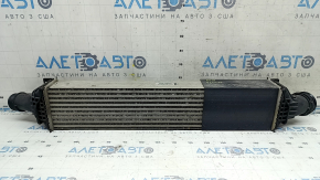 The intercooler of the Audi A4 B9 17-20 2.0T is dented, the honeycomb is crushed.