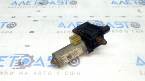 The BMW 3 G20 19-26 passenger seat tilt adjustment motor is rusty.
