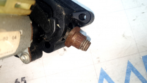 The BMW 3 G20 19-26 passenger seat tilt adjustment motor is rusty.