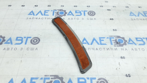 The front bumper reflector, left, BMW 3 G20 19-26, is worn out.