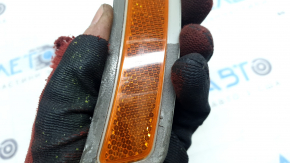 The front bumper reflector, left, BMW 3 G20 19-26, is worn out.
