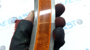 The front bumper reflector, left, BMW 3 G20 19-26, is worn out.
