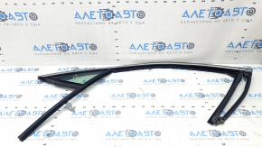 Upper door molding with glass seal and triangle, front left Lincoln Corsair 20-22