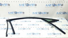 Upper door molding with glass seal and triangle, front right Lincoln Corsair 20-22