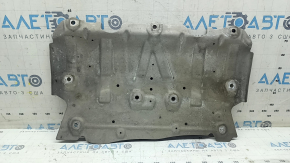 The front engine guard of the BMW 3 G20 19-26 is dented.