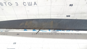 The front bumper lip trim on the Kia Niro 17-19 HEV, PHEV is worn out.