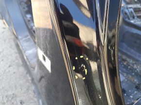 The central right body pillar of the BMW 3 G20 19-26 on the body