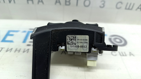 The steering wheel controls on the right Kia Niro 17-22 HEV, PHEV, are worn and have no adaptive cruise control.