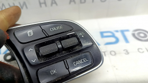 The steering wheel controls on the right Kia Niro 17-22 HEV, PHEV, are worn and have no adaptive cruise control.