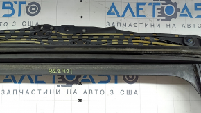 The hatch mechanism of the BMW 3 G20 19-26 frame is covered in soot and melted.