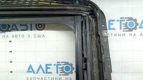 The hatch mechanism of the BMW 3 G20 19-26 frame is covered in soot and melted.