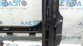 The hatch mechanism of the BMW 3 G20 19-26 frame is covered in soot and melted.