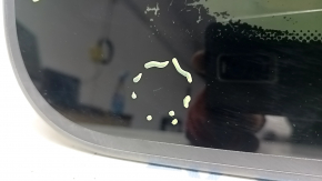 The sunroof glass of a BMW 3 G20 19-26 is covered in soot, the seal is melted, and there are scratches on the glass.