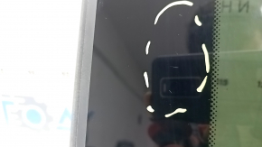 The sunroof glass of a BMW 3 G20 19-26 is covered in soot, the seal is melted, and there are scratches on the glass.
