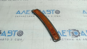The front bumper reflector, right, BMW 3 G20 19-26, is worn.