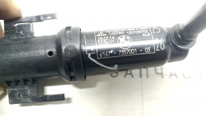 The left headlight washer on a BMW X3 F25 2015-2017 has a broken latch.