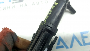 The left headlight washer on a BMW X3 F25 2015-2017 has a broken latch.